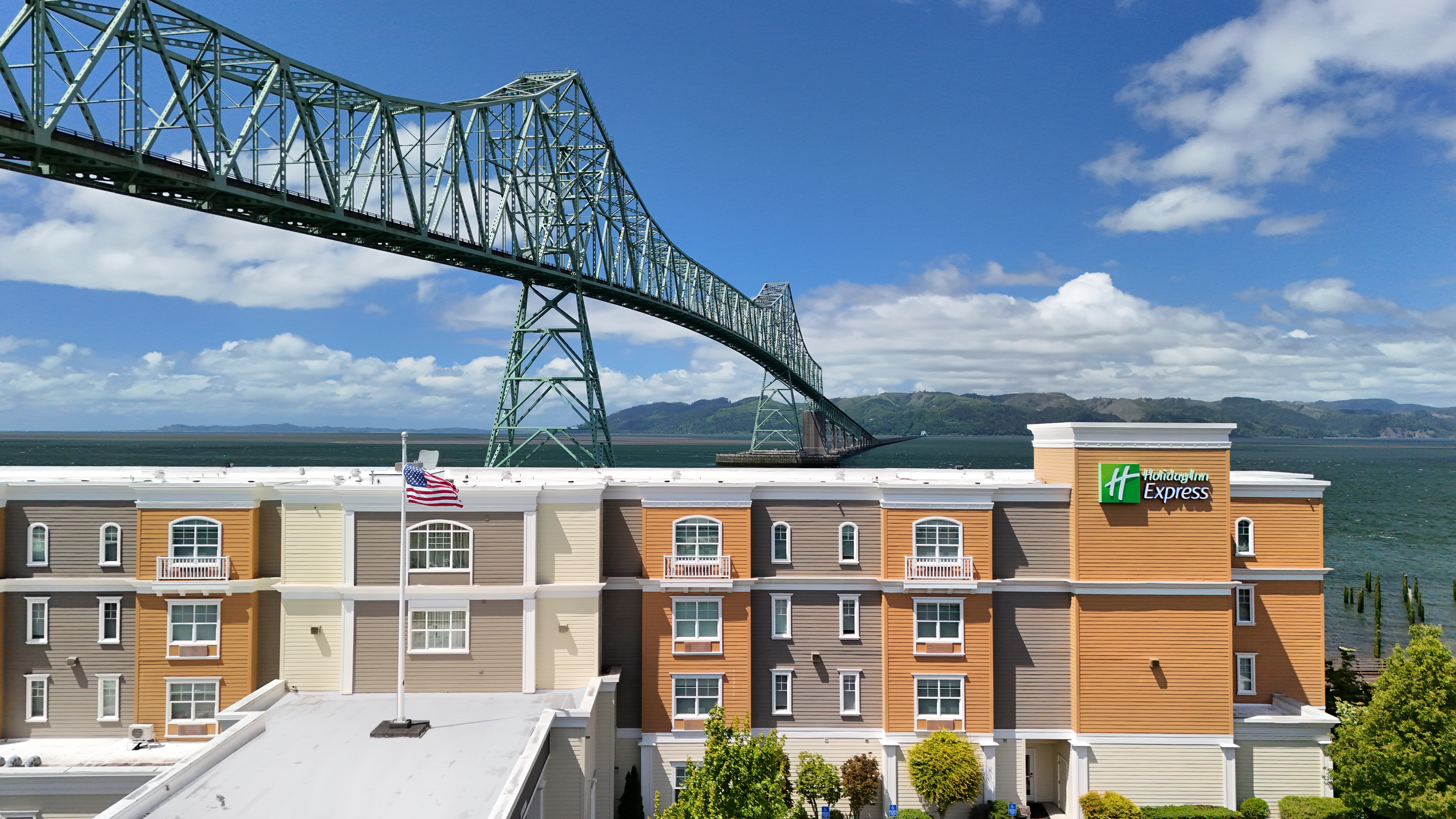 Holiday Inn Express & Suites Astoria, an IHG Hotel
